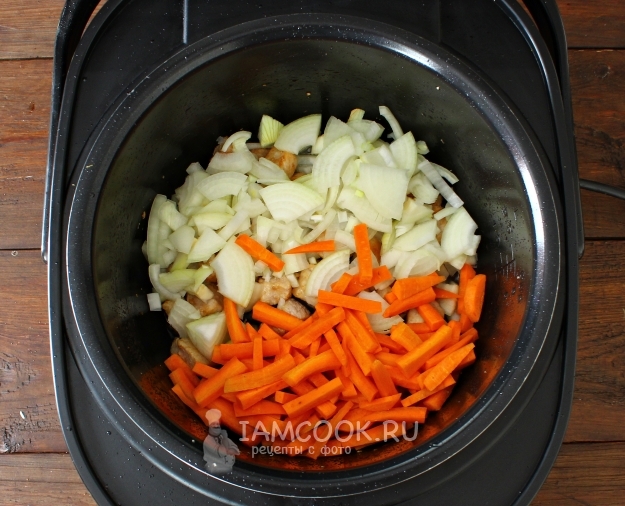 Tambahkan bawang dan wortel