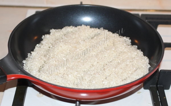 Ristning af ris til pilaf