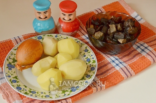准备洋葱，蘑菇和土豆