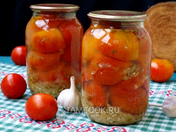 番茄配辣根和大蒜的冬季照片