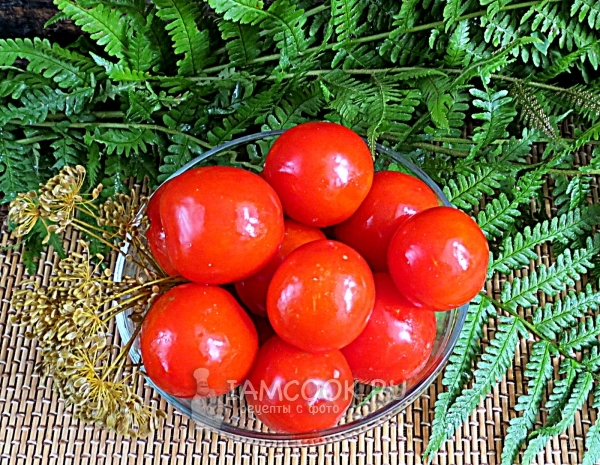 Συνταγή για αλατισμένες ντομάτες σε δοχεία ως βαρέλι