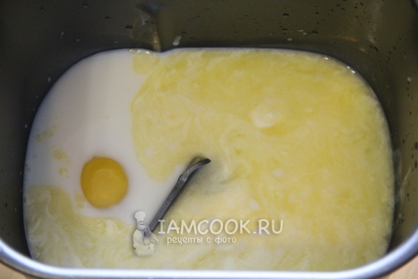 Bland mælk, æg, sukker og margarine