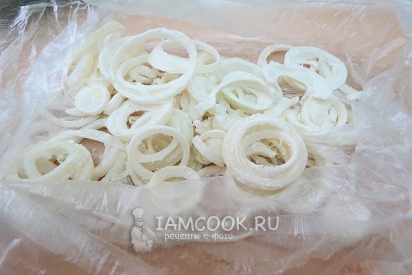 Stir onion with flour