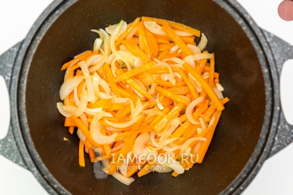Fry carrots with onions