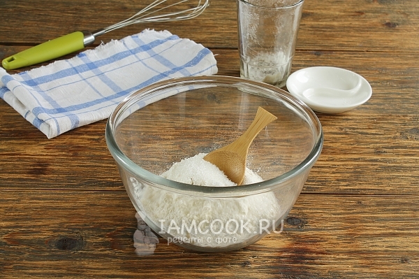 混合面粉，盐和糖