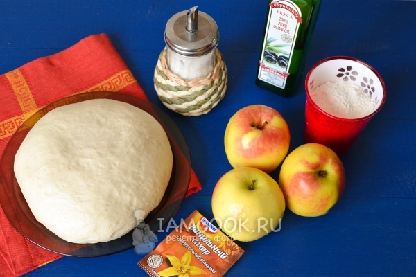 Bestandteile für das Kochen von Lententorten mit Äpfeln im Ofen