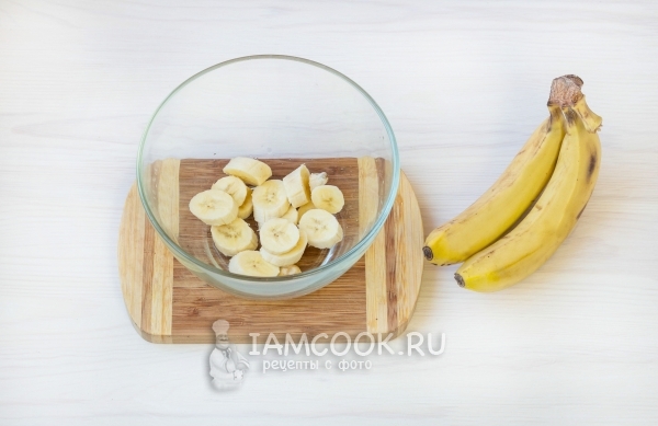 Нарежете банана