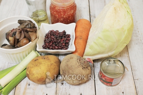 Ingredientes para el borsch magro con champiñones y frijoles