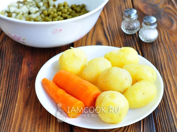 Skræl gulerødder og kartofler