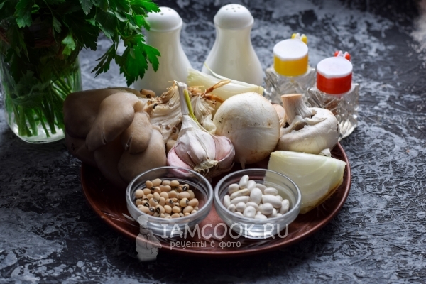 Ingredients for lean paste with mushrooms