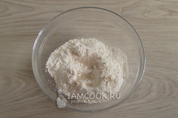 Pour yeast into flour