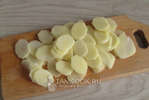 Die Kartoffeln schneiden