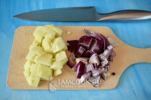 Zwiebeln und Kartoffeln schneiden