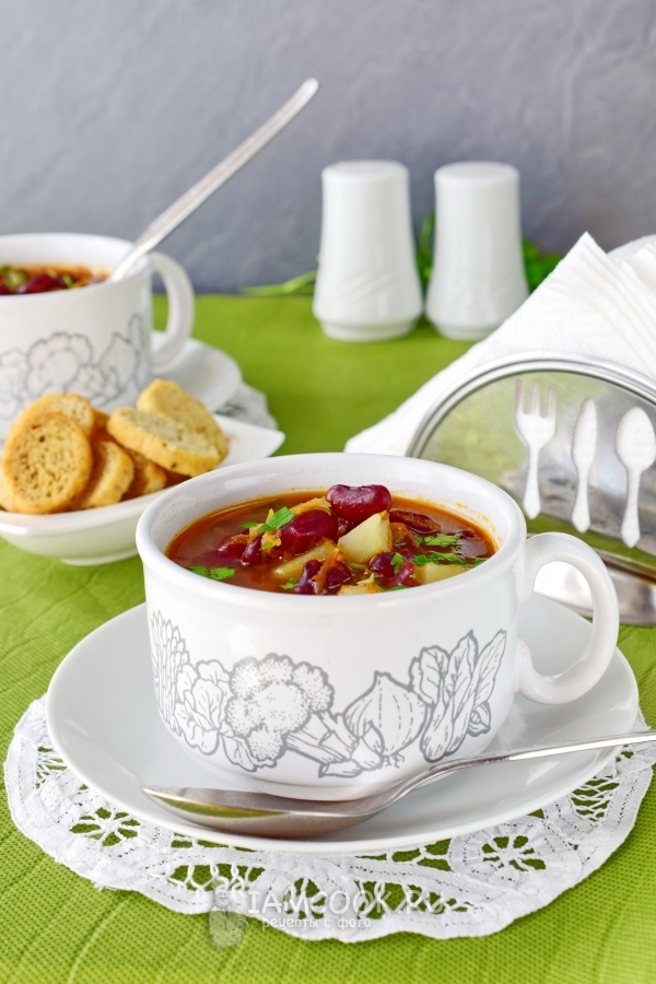 وصفة لحساء الفاصوليا الخالية من الفول مع الفاصوليا المعلبة