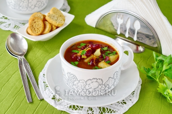 डिब्बाबंद सेम के साथ दुबला बीन सूप का फोटो