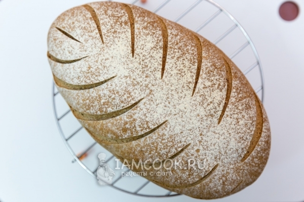 Készült búzaszemes kenyér a malátán