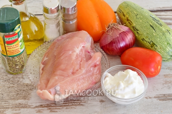 المكونات ل ragout الخضروات من الكوسة مع الدجاج