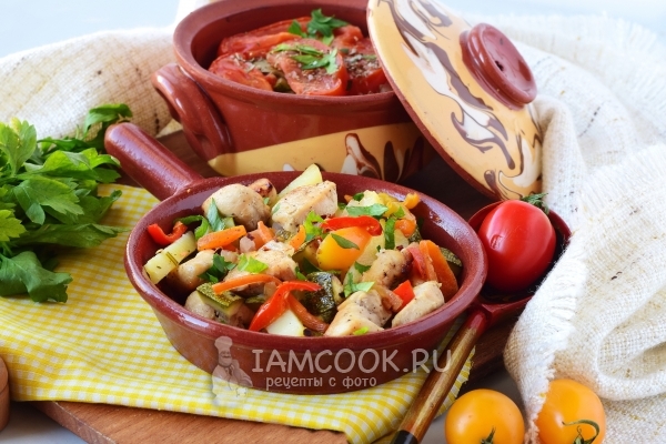 मांस और आलू के साथ सब्जियों के एक स्टू का फोटो