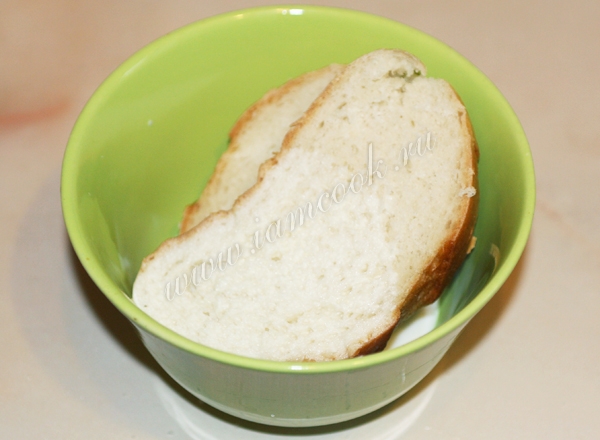 Brød gennemblødt i mælk