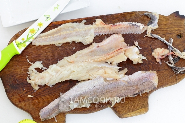 Separare i filetti di pesce dalle ossa