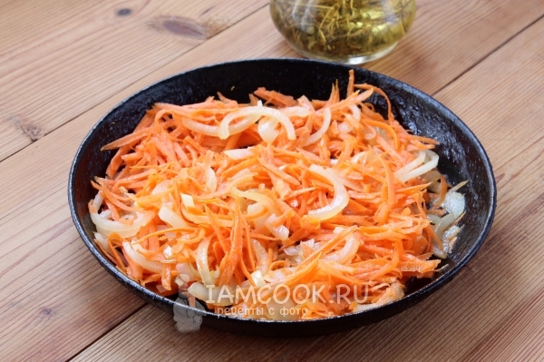 Paista sipulit ja porkkanat