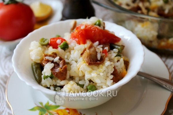 मशरूम और सब्जियों के साथ चावल