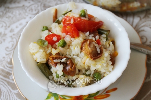 मशरूम और सब्जियों के साथ चावल नुस्खा
