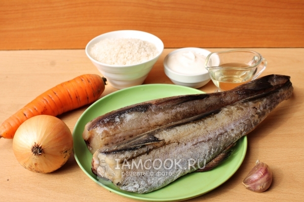 المكونات للأرز مع السمك في وعاء