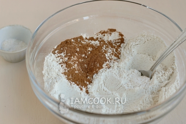 Combine flour, salt and spices
