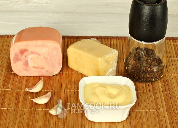 Zutaten für Brötchen mit Schinken, Käse und Knoblauch