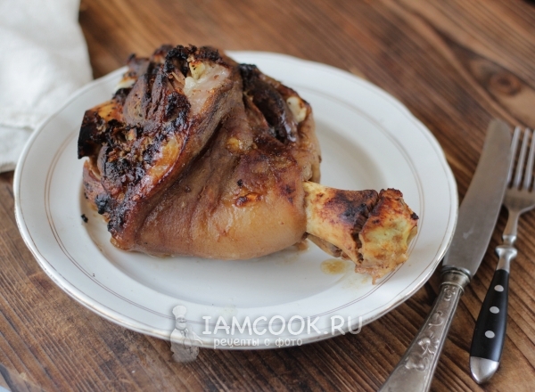 Ready-made shank with mustard, baked in the oven