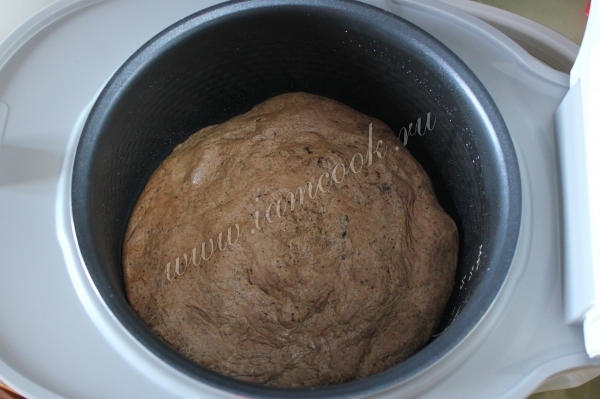 Μαγειρέψτε το μαύρο ψωμί σε ένα multivark