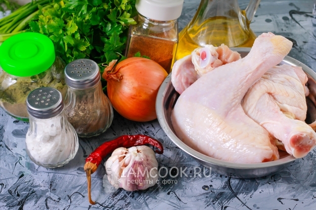 Συστατικά για κοτόπουλο satsivi σε ένα πολυπαραγοντικό