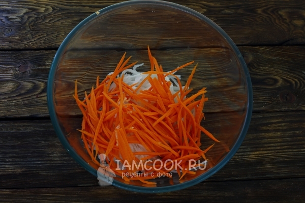 गाजर रगड़ें