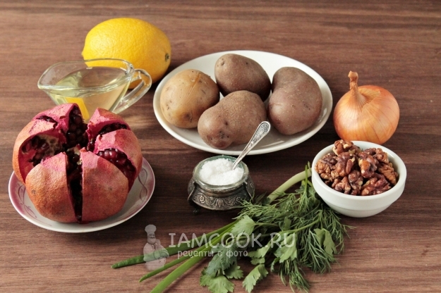 Ingredienser til granatæble og valnødsalat