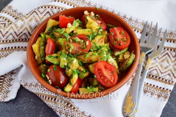 Συνταγή σαλάτας από κολοκυθάκια και ντομάτες