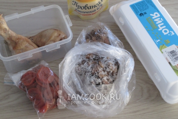 Ingredienser til kyllingesalat med tørrede abrikoser