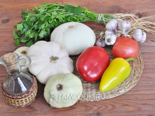 Ingredienser til salat fra patissoner til vinteren