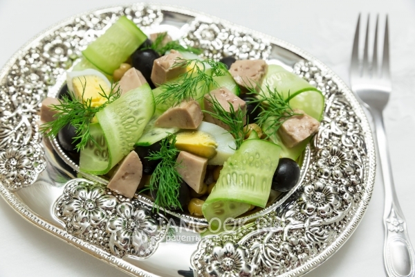 Salát z tuňáka s hráškem