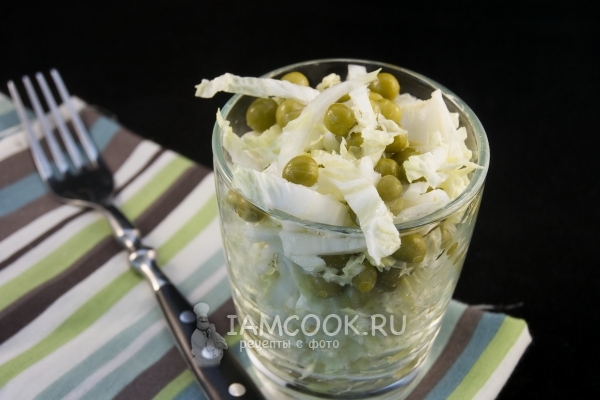 Fotografija salate kupusa s graškom konzerviranog