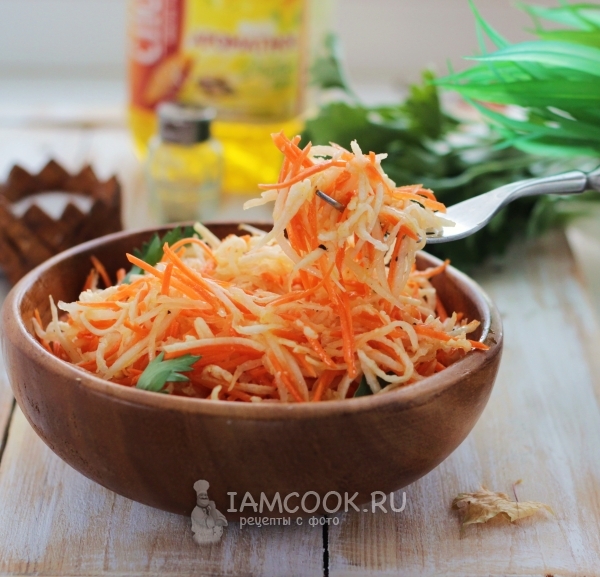 Снимка на салата от репички с моркови и масло