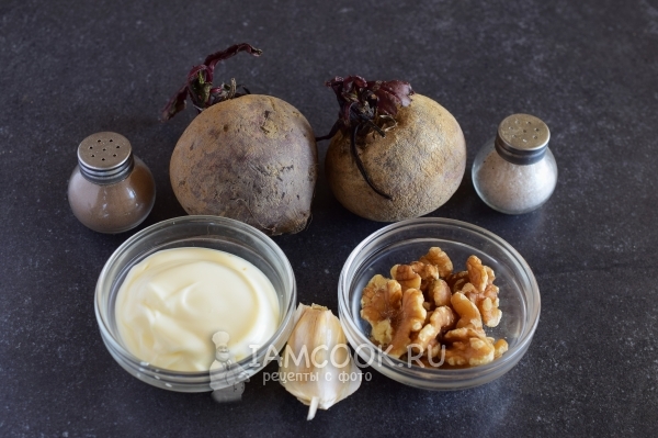 Συστατικά για σαλάτα παντζάρι με σκόρδο και καρύδια