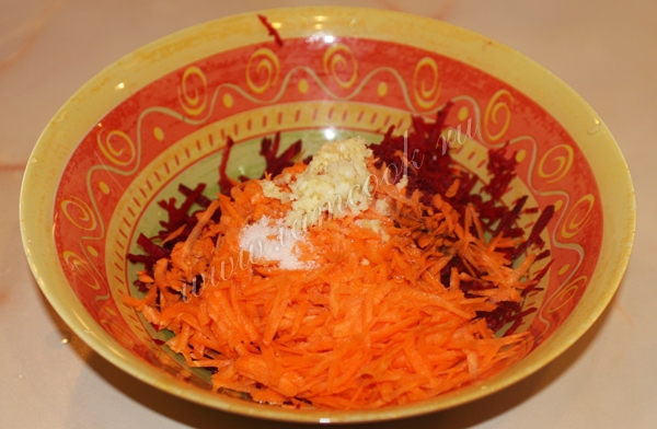 Състав за салата от червено цвекло с моркови