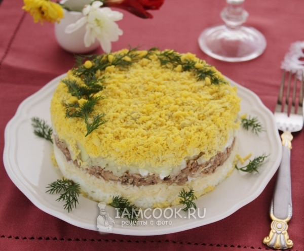 サラダ「ミモザ」とチーズとバターの写真