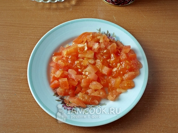 Leikkaa tomaatti