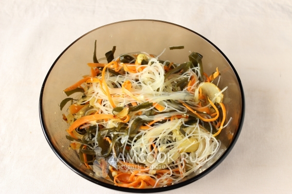 Συνταγή σαλάτας με μύκητες και λάχανο
