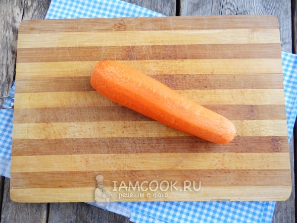गाजर छीलें