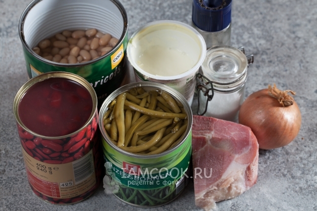Ingredientes para ensalada con frijoles enlatados y jamón