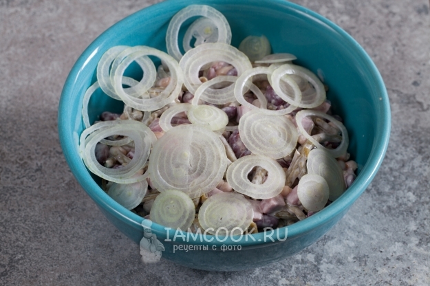 Resep untuk salad dengan kacang kalengan dan ham