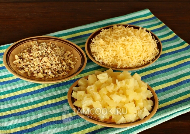 Prepare cheese, nuts and pineapples
